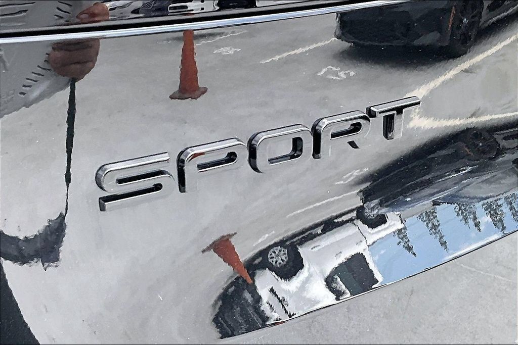 New 2026 Land Rover Range Rover Sport Dynamic SE AWD/4WD image 9
