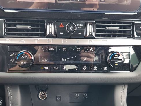 New 2026 Nissan Pathfinder Platinum FWD image 14