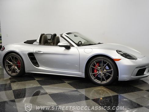 Used 2017 Porsche 718 Boxster S RWD image 15