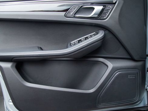 Certified 2026 Porsche Macan AWD/4WD image 14