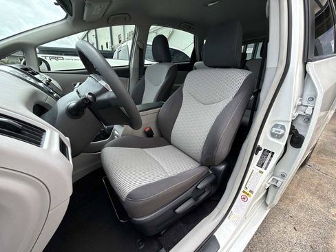 Used 2016 Toyota Prius V Two FWD image 12