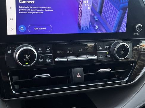 Used 2024 Toyota Highlander XLE image 19