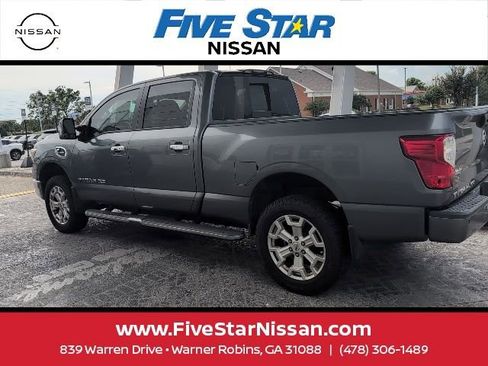 Used 2017 Nissan Titan SV RWD image 12
