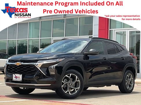 Used 2025 Chevrolet Trax LT w/ LT Convenience Package FWD image 1