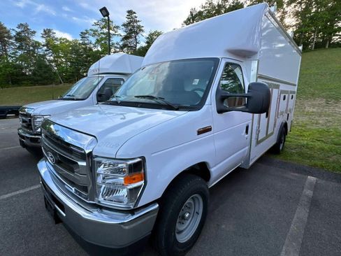 New 2027 Ford E-350 and Econoline 350 Super Duty w/ Power Equipment Group RWD image 1