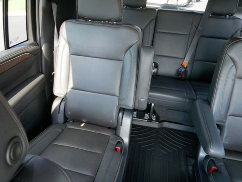 Used 2023 Chevrolet Suburban High Country AWD/4WD image 12