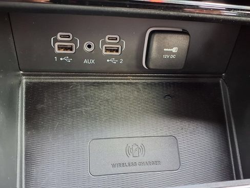 Used 2025 Jeep Grand Cherokee Altitude AWD/4WD image 9