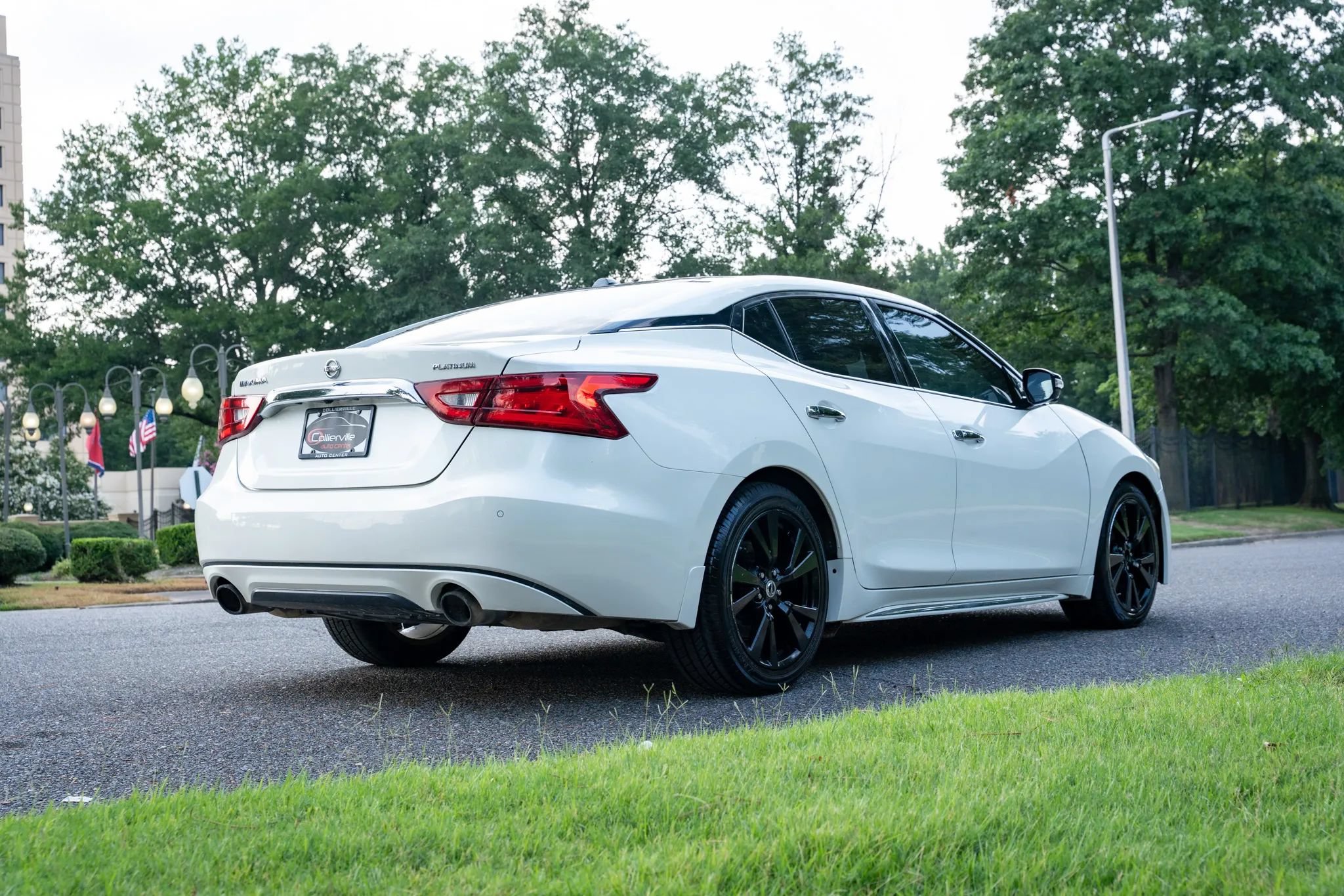Used 2017 Nissan Maxima Platinum FWD image 5