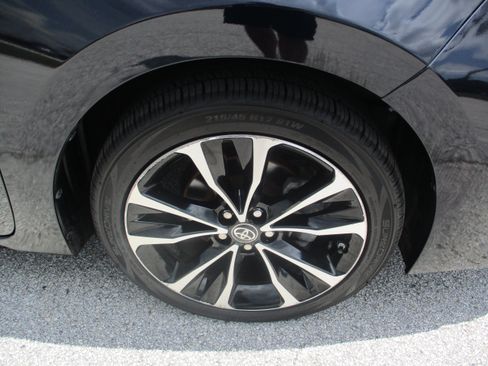 Used 2019 Toyota Corolla SE FWD image 9