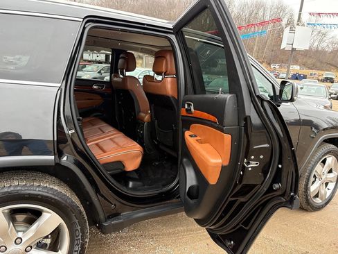 Used 2013 Jeep Grand Cherokee Overland AWD/4WD image 16