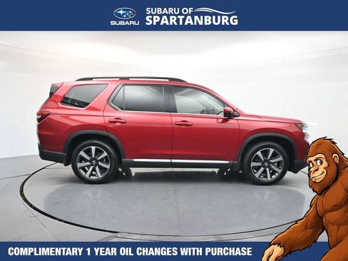 Used 2025 Honda Pilot Touring image 9