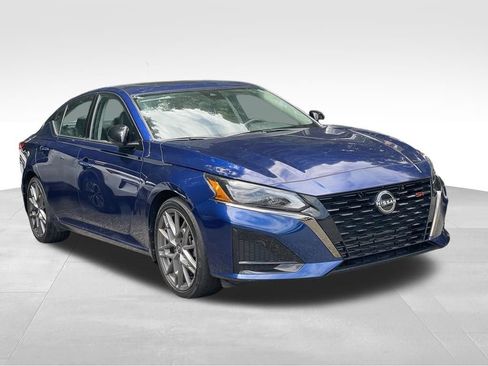 Certified 2023 Nissan Altima 2.0 SR FWD image 3