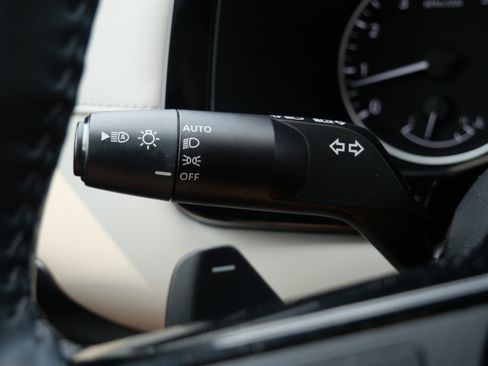 Used 2023 Nissan Pathfinder SL AWD/4WD image 30