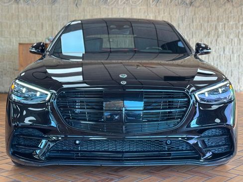 Used 2022 Mercedes-Benz S 580 4MATIC Sedan w/ AMG Line Package image 3