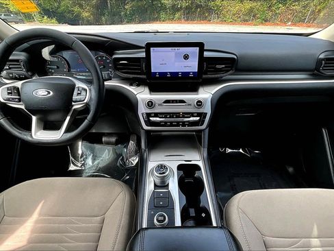 Used 2021 Ford Explorer XLT image 8