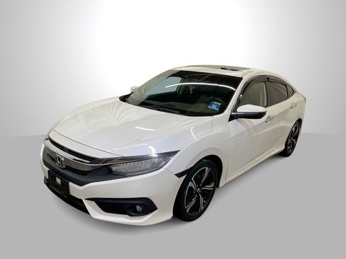 Used 2018 Honda Civic Touring image 1