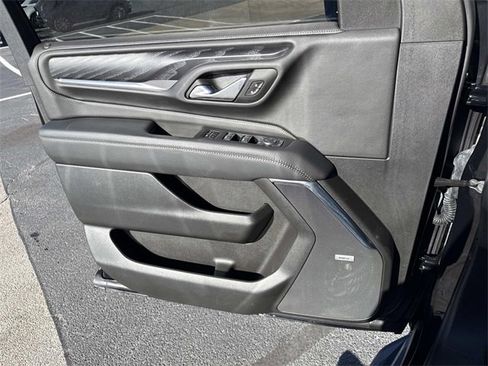 Used 2024 GMC Yukon Denali w/ Advanced Technology Package image 8