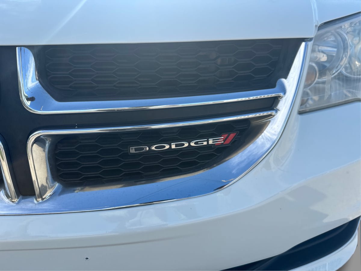Used 2016 Dodge Grand Caravan American Value Package w/ UConnect Hands-Free Group FWD image 22