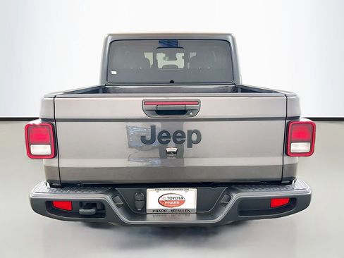 Used 2024 Jeep Gladiator Sport AWD/4WD image 5