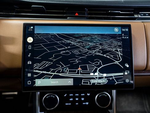 Used 2023 Land Rover Range Rover Long Wheelbase SE image 43