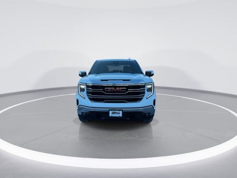 Used 2025 GMC Sierra 1500 SLT image 3