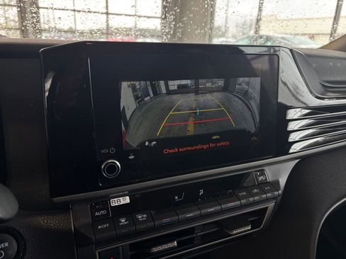 Used 2025 Toyota Camry LE image 17