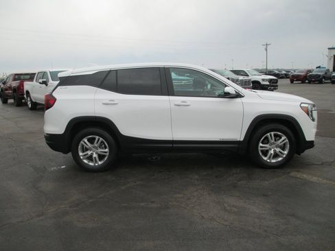 Used 2023 GMC Terrain SLE image 4