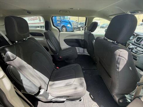 Used 2023 Chrysler Voyager LX FWD image 15