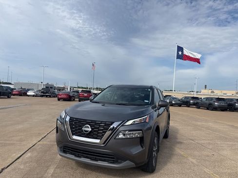 Certified 2023 Nissan Rogue SV FWD image 6