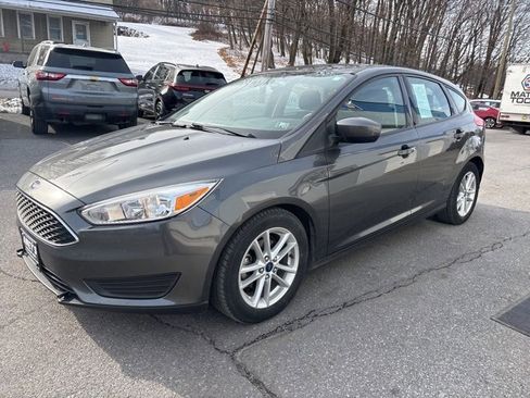 Used 2018 Ford Focus SE image 3