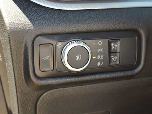 Used 2020 Ford Explorer XLT w/ Equipment Group 202A AWD/4WD image 17