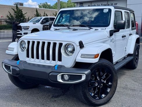 Used 2023 Jeep Wrangler Unlimited Sahara AWD/4WD image 3