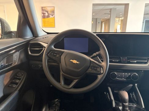 Used 2025 Chevrolet TrailBlazer LT image 32