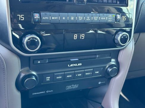 Used 2023 Lexus GX 460 Premium w/ Accessory Package AWD/4WD image 8