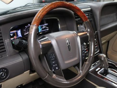 Used 2017 Lincoln Navigator L Reserve image 13