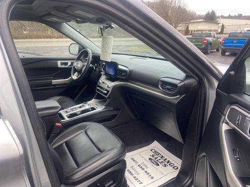 Used 2023 Ford Explorer XLT w/ Equipment Group 202A image 5
