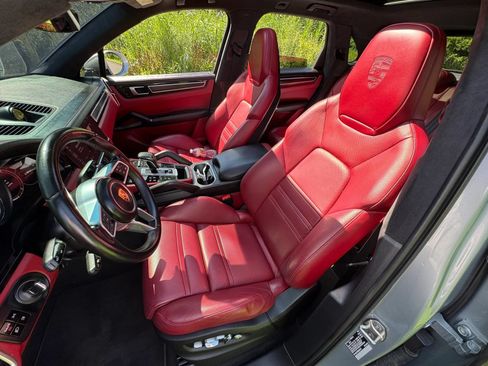 Used 2021 Porsche Cayenne GTS w/ Premium Package Plus AWD/4WD image 20