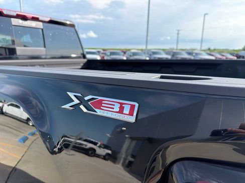 Used 2025 GMC Sierra 2500 SLT AWD/4WD image 13