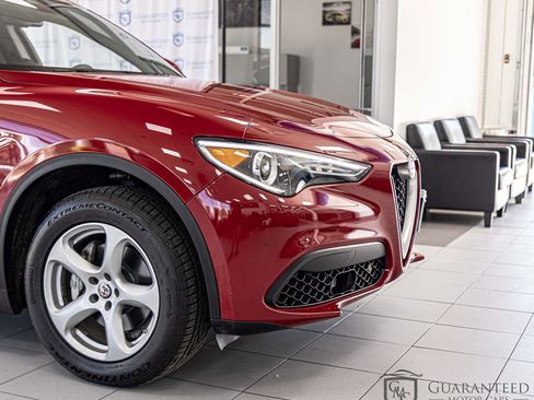 Used 2019 Alfa Romeo Stelvio AWD image 4