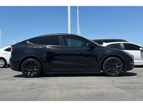 Used 2022 Tesla Model Y Long Range AWD/4WD image 3