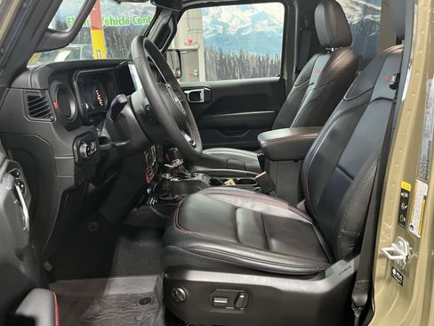 Certified 2025 Jeep Gladiator Rubicon AWD/4WD image 12