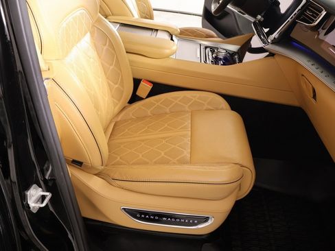 Used 2023 Jeep Grand Wagoneer Series III w/ HD Trailer Tow Package image 15