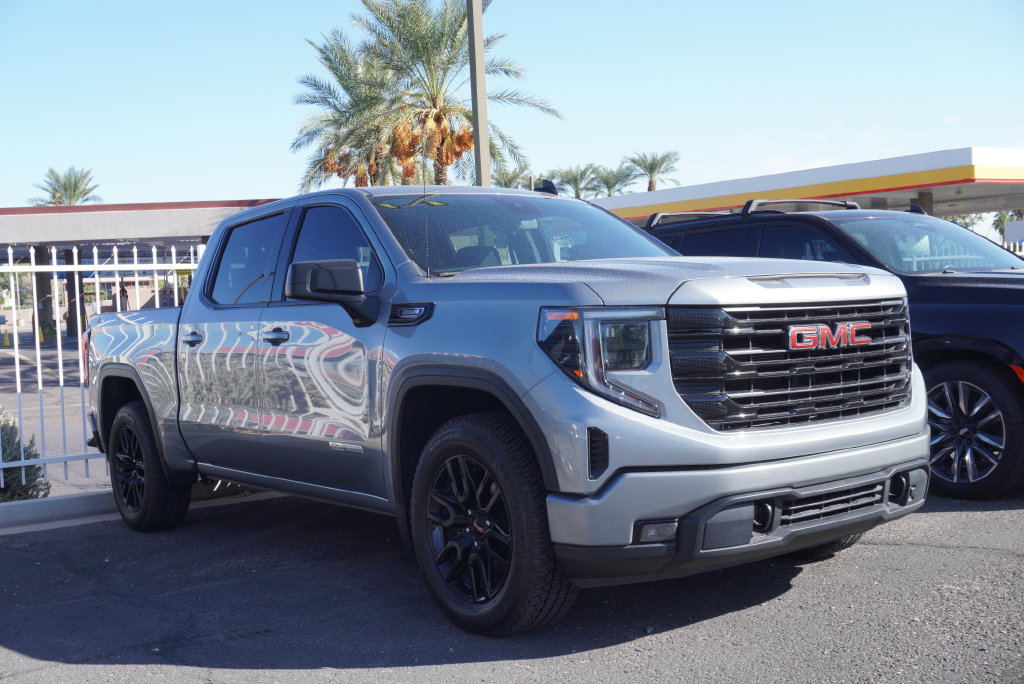 Used 2024 GMC Sierra 1500 Elevation w/ Preferred Package AWD/4WD image 3
