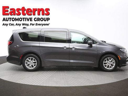 Used 2023 Chrysler Pacifica Touring-L image 46