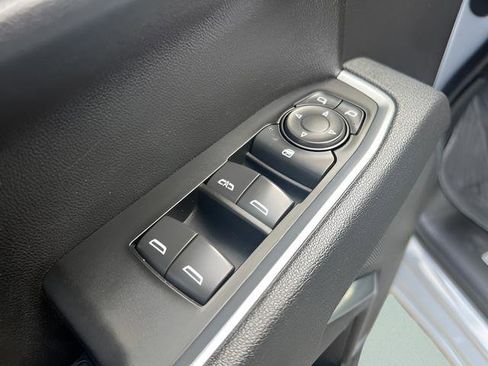 Used 2025 GMC Sierra 1500 SLE w/ Preferred Package AWD/4WD image 15