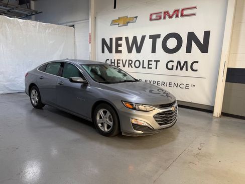 Used 2024 Chevrolet Malibu LS FWD image 2