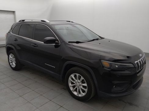 Used 2019 Jeep Cherokee Latitude w/ Cold Weather Group FWD image 11