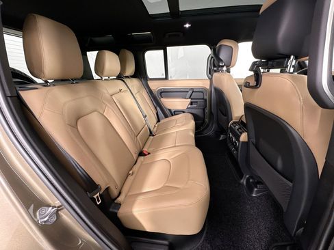 Used 2026 Land Rover Defender 110 X-Dynamic SE image 25