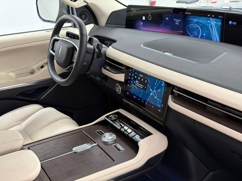 New 2027 Lincoln Navigator L Premier AWD/4WD image 12