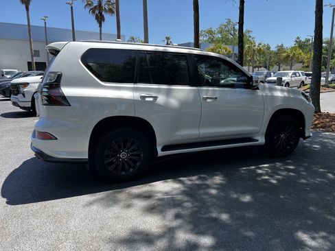 Used 2023 Lexus GX 460 Premium w/ Accessory Package image 10